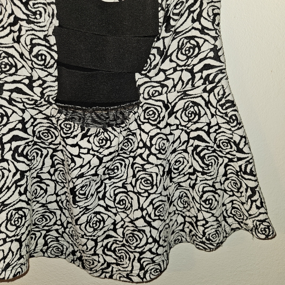 Pins And Needles Womans Black And White Floral Strapless Top Size L - Picture 9 of 13